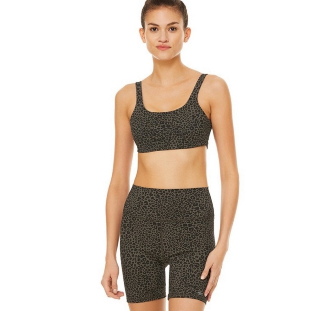 ALO Yoga Vapor High Waist Shorts in Leopard